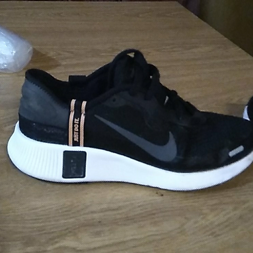 Throw back 72 Nike's original$ 135